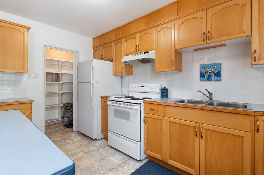 36 Poplar Crescent Springbrook AB T4S 1V3