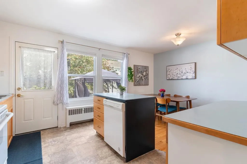 36 Poplar Crescent Springbrook AB T4S 1V3