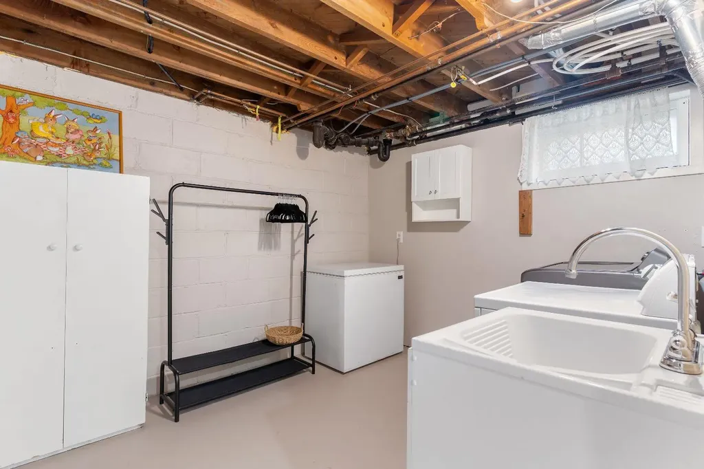36 Poplar Crescent Springbrook AB T4S 1V3