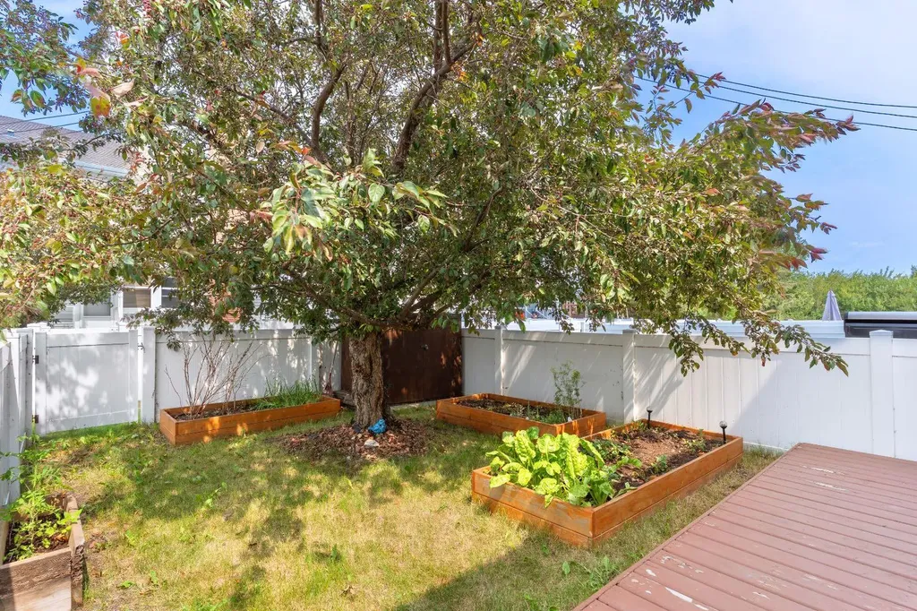 36 Poplar Crescent Springbrook AB T4S 1V3