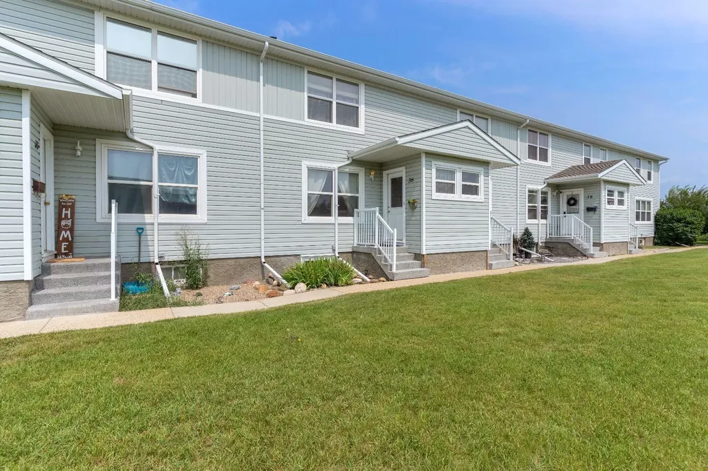 36 Poplar Crescent Springbrook AB T4S 1V3
