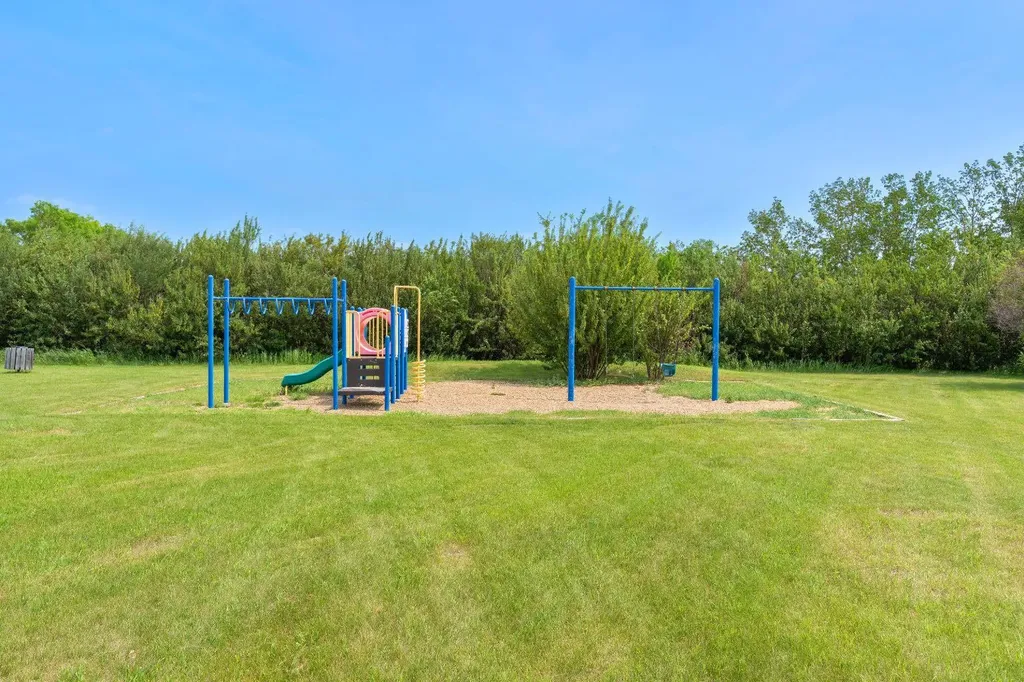 36 Poplar Crescent Springbrook AB T4S 1V3