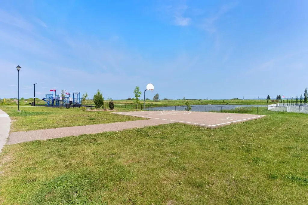 36 Poplar Crescent Springbrook AB T4S 1V3