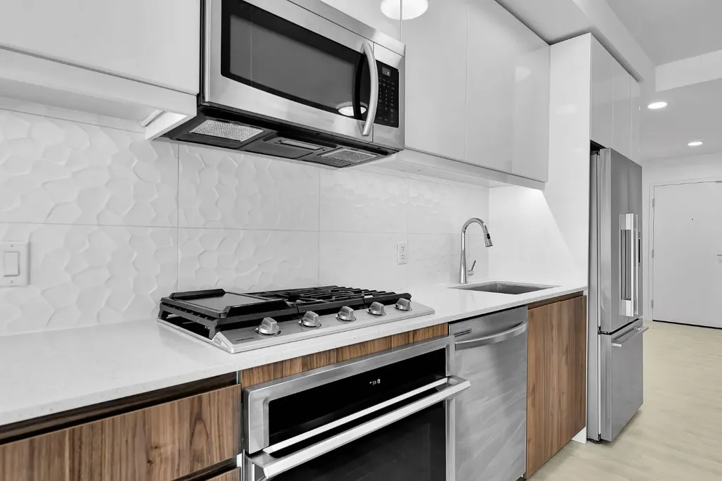 327 9a Street NW Calgary AB T2N1T7
