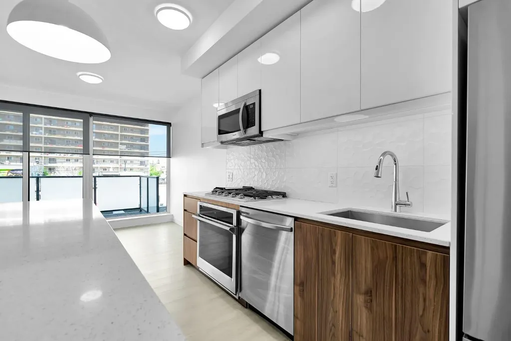 327 9a Street NW Calgary AB T2N1T7