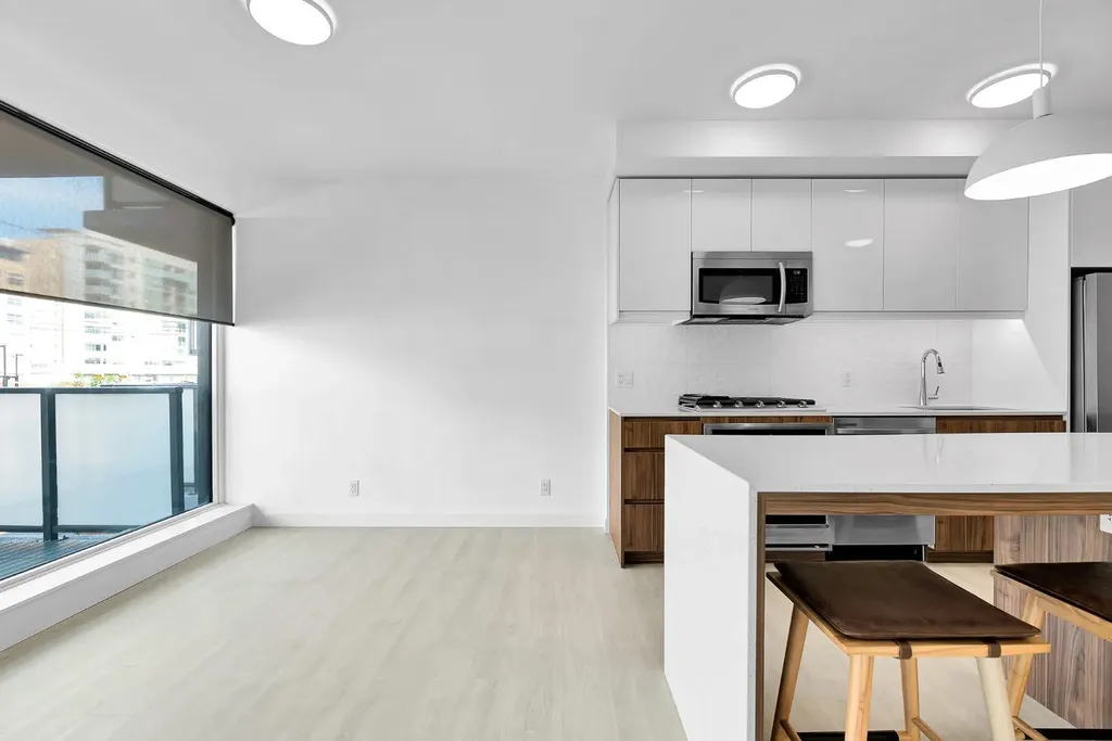 327 9a Street NW Calgary AB T2N1T7