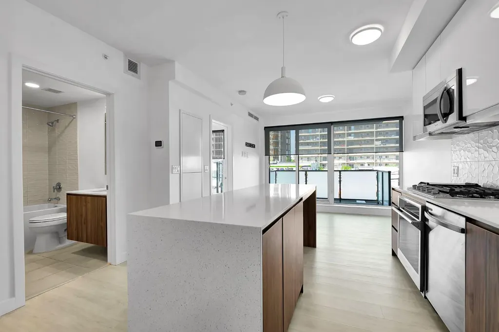 327 9a Street NW Calgary AB T2N1T7