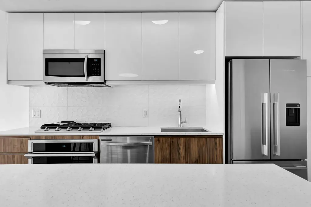327 9a Street NW Calgary AB T2N1T7