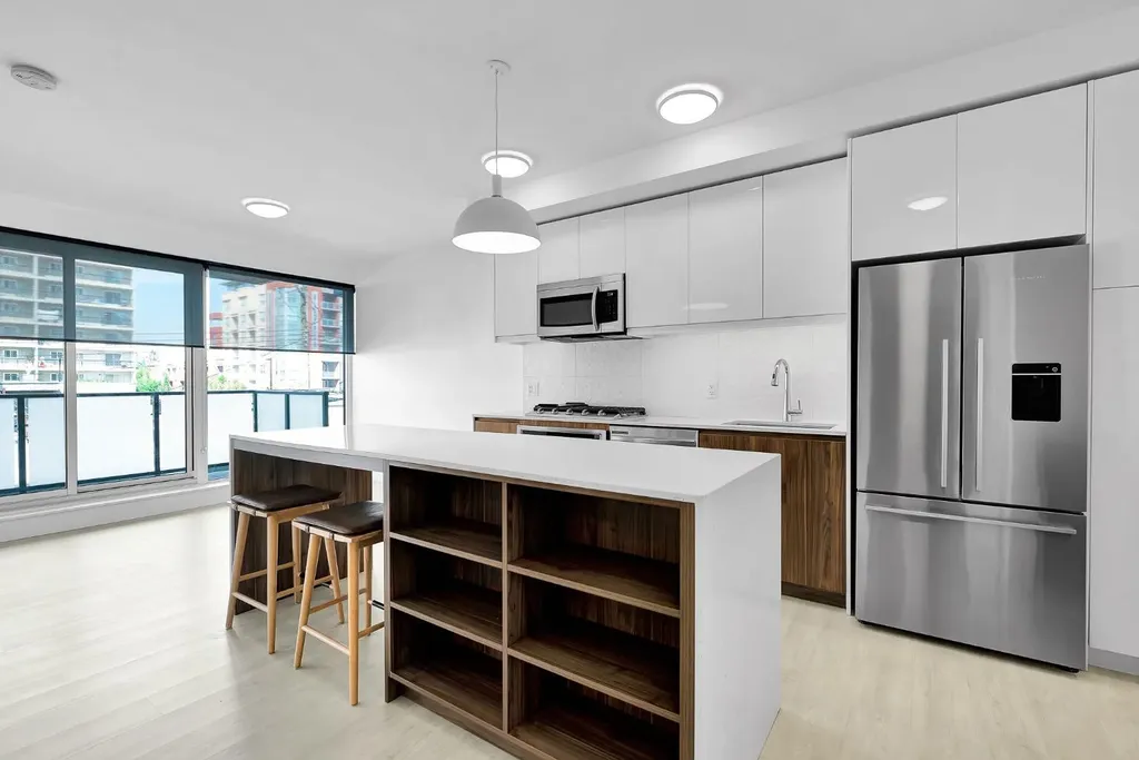 327 9a Street NW Calgary AB T2N1T7