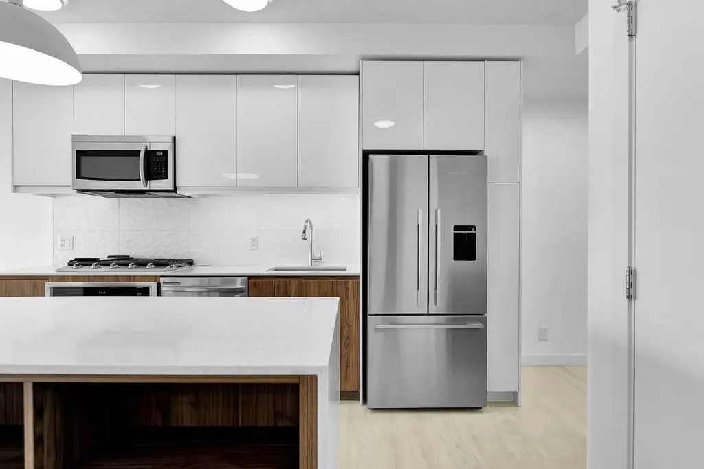 327 9a Street NW Calgary AB T2N1T7