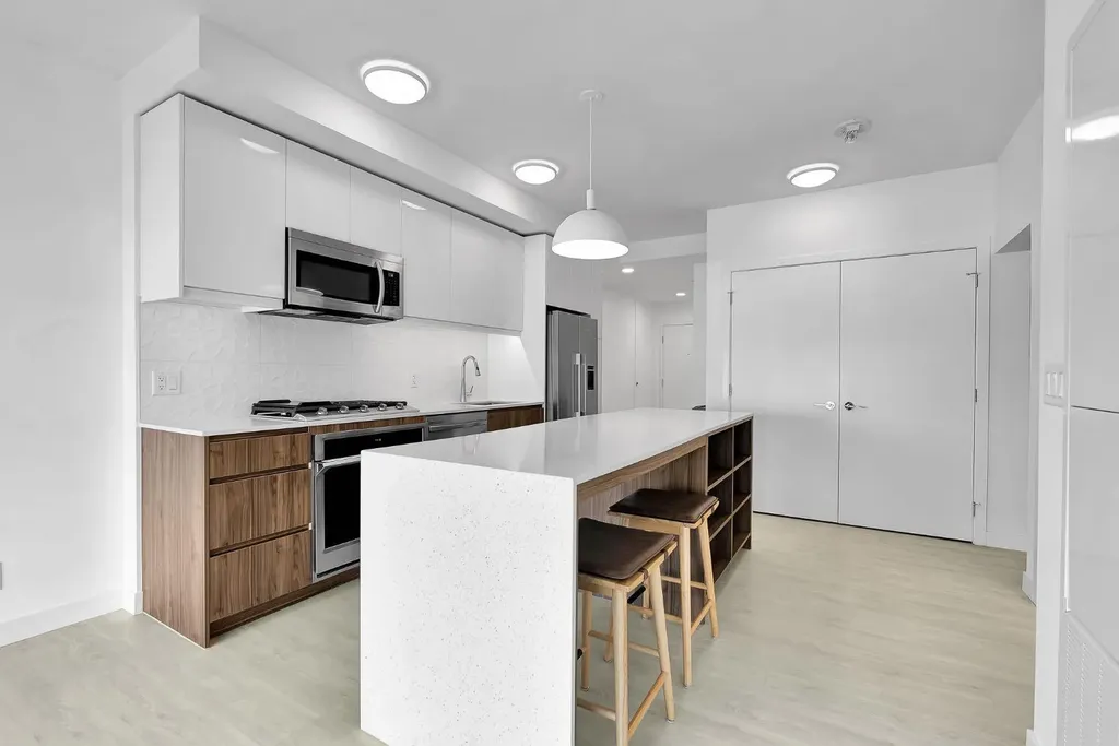 327 9a Street NW Calgary AB T2N1T7