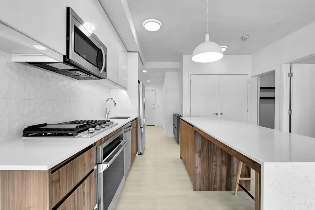 327 9a Street NW Calgary AB T2N1T7