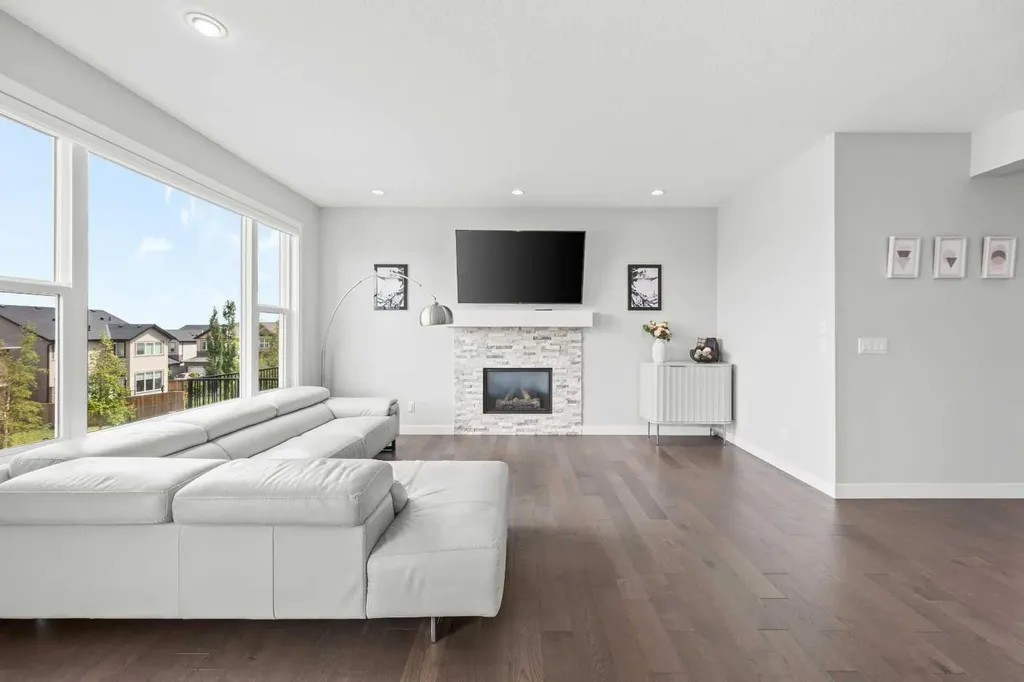 238 Nolancrest Heights NW Calgary AB T3R0V8