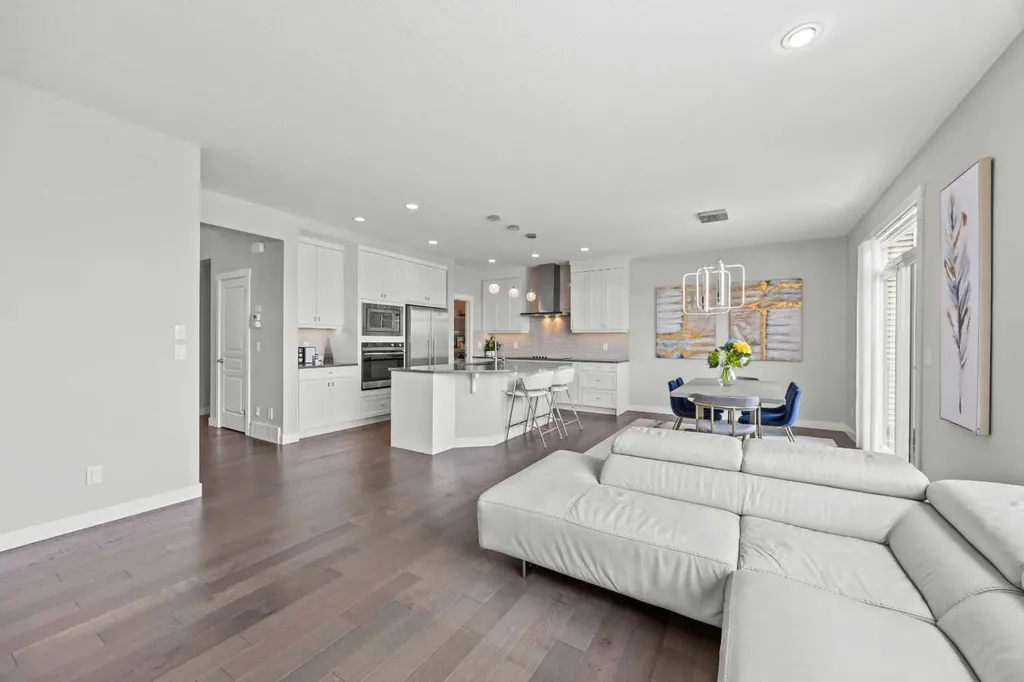238 Nolancrest Heights NW Calgary AB T3R0V8