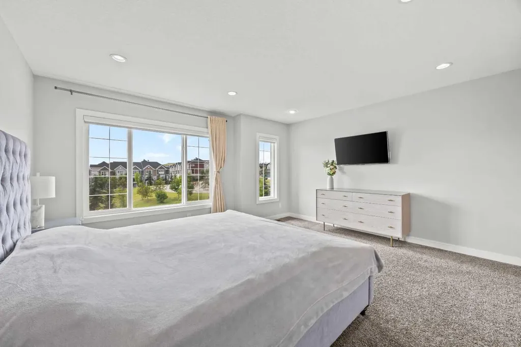 238 Nolancrest Heights NW Calgary AB T3R0V8