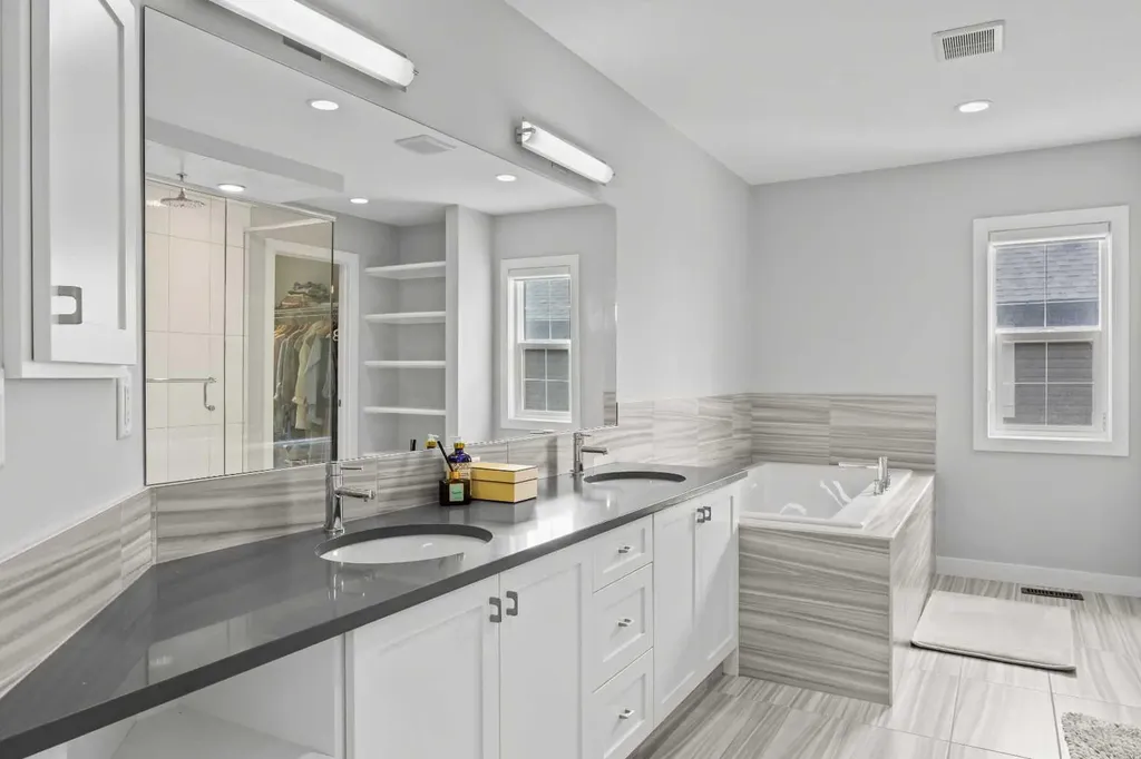 238 Nolancrest Heights NW Calgary AB T3R0V8