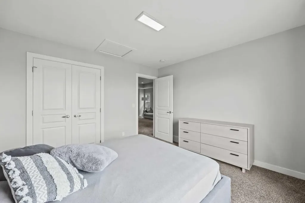 238 Nolancrest Heights NW Calgary AB T3R0V8
