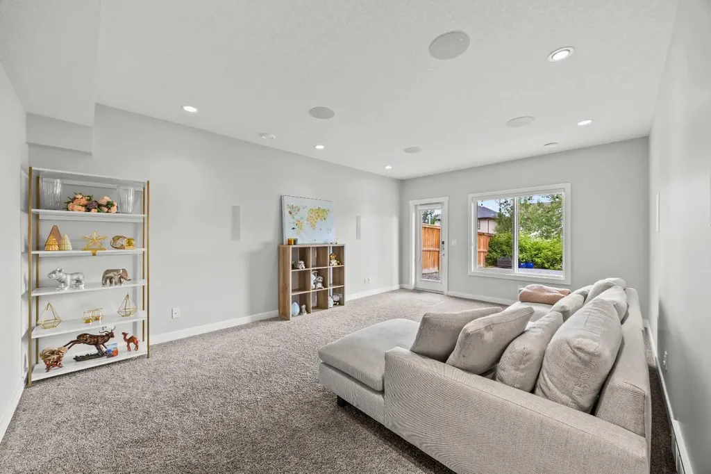 238 Nolancrest Heights NW Calgary AB T3R0V8