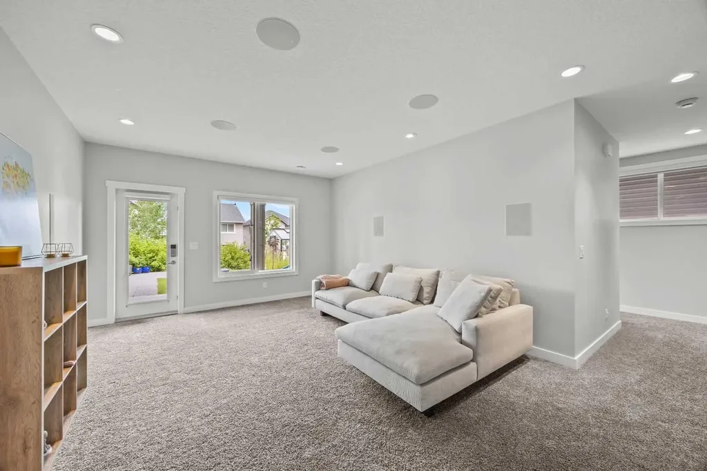 238 Nolancrest Heights NW Calgary AB T3R0V8