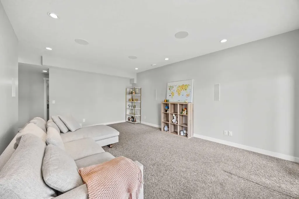 238 Nolancrest Heights NW Calgary AB T3R0V8