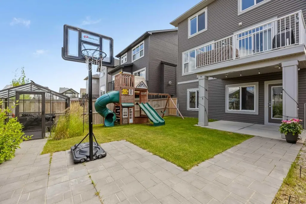 238 Nolancrest Heights NW Calgary AB T3R0V8