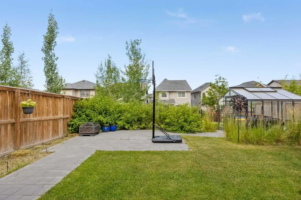 238 Nolancrest Heights NW Calgary AB T3R0V8