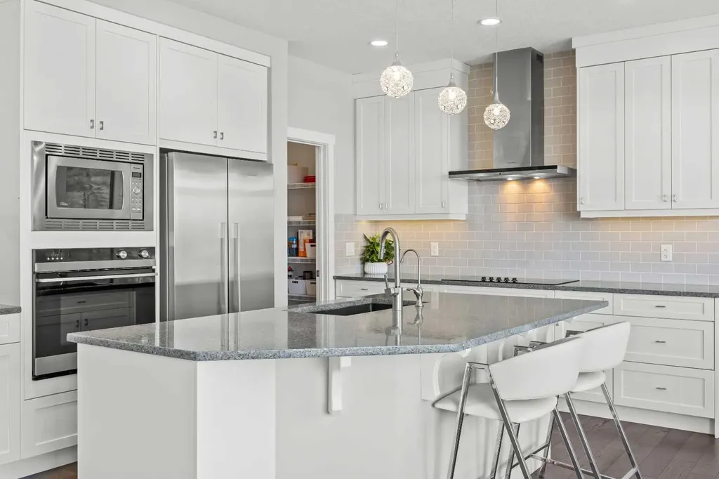 238 Nolancrest Heights NW Calgary AB T3R0V8