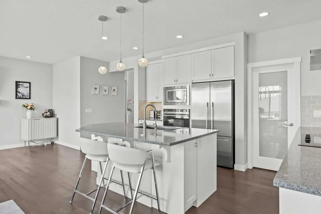 238 Nolancrest Heights NW Calgary AB T3R0V8