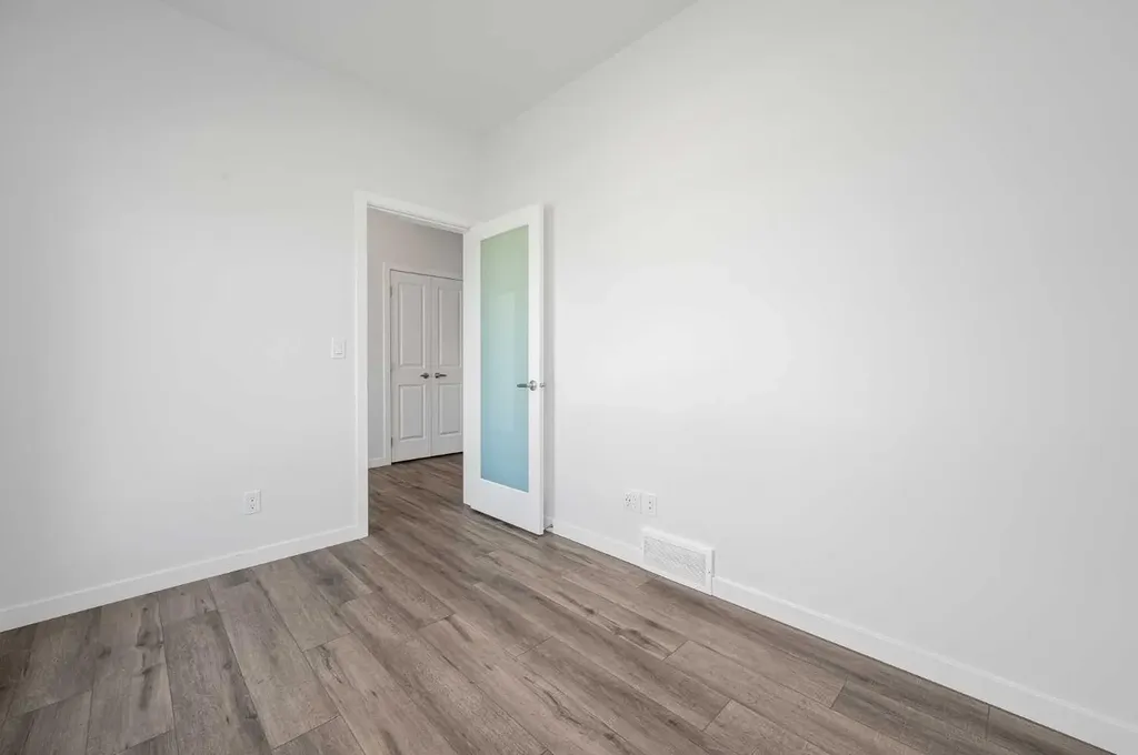 399 Magnolia Drive SE Calgary AB T3M 3M4