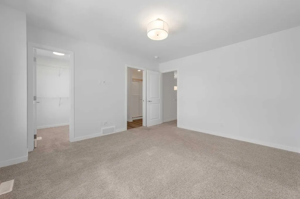399 Magnolia Drive SE Calgary AB T3M 3M4