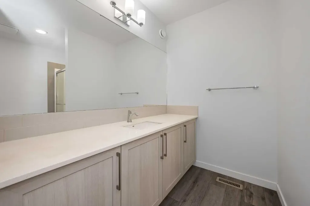 399 Magnolia Drive SE Calgary AB T3M 3M4