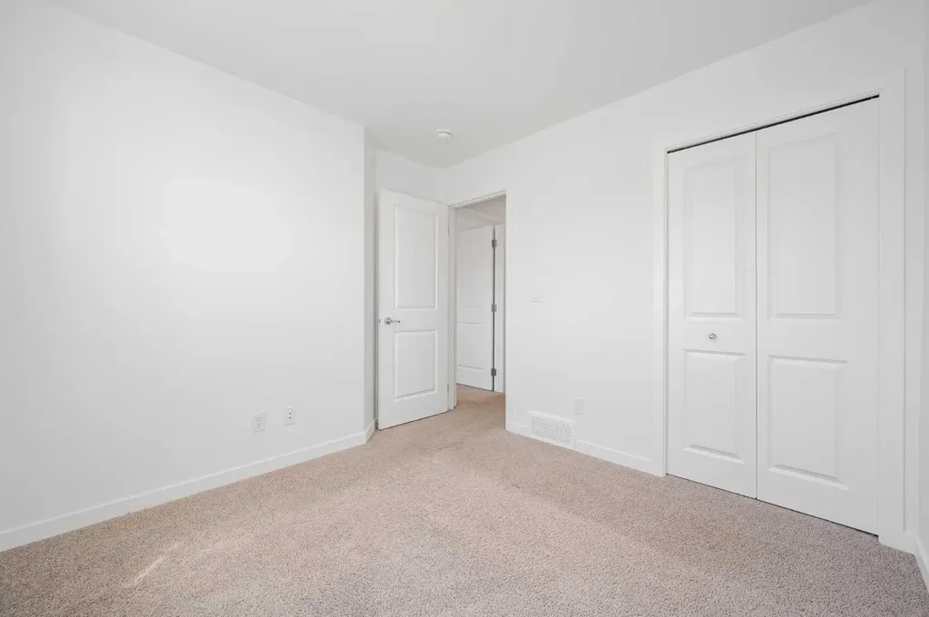 399 Magnolia Drive SE Calgary AB T3M 3M4