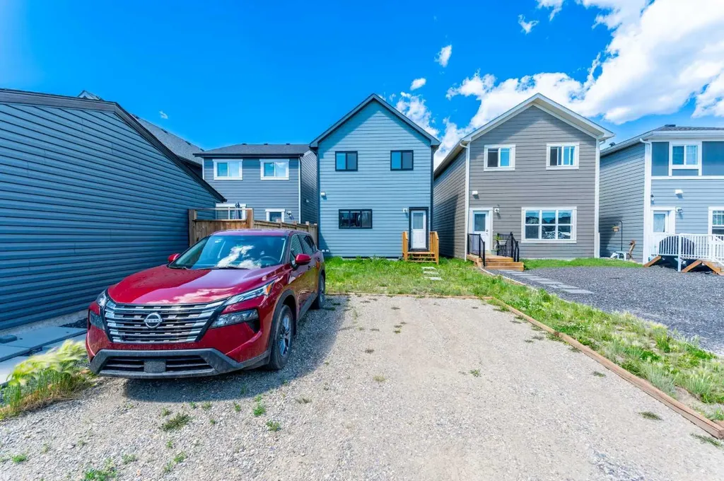399 Magnolia Drive SE Calgary AB T3M 3M4