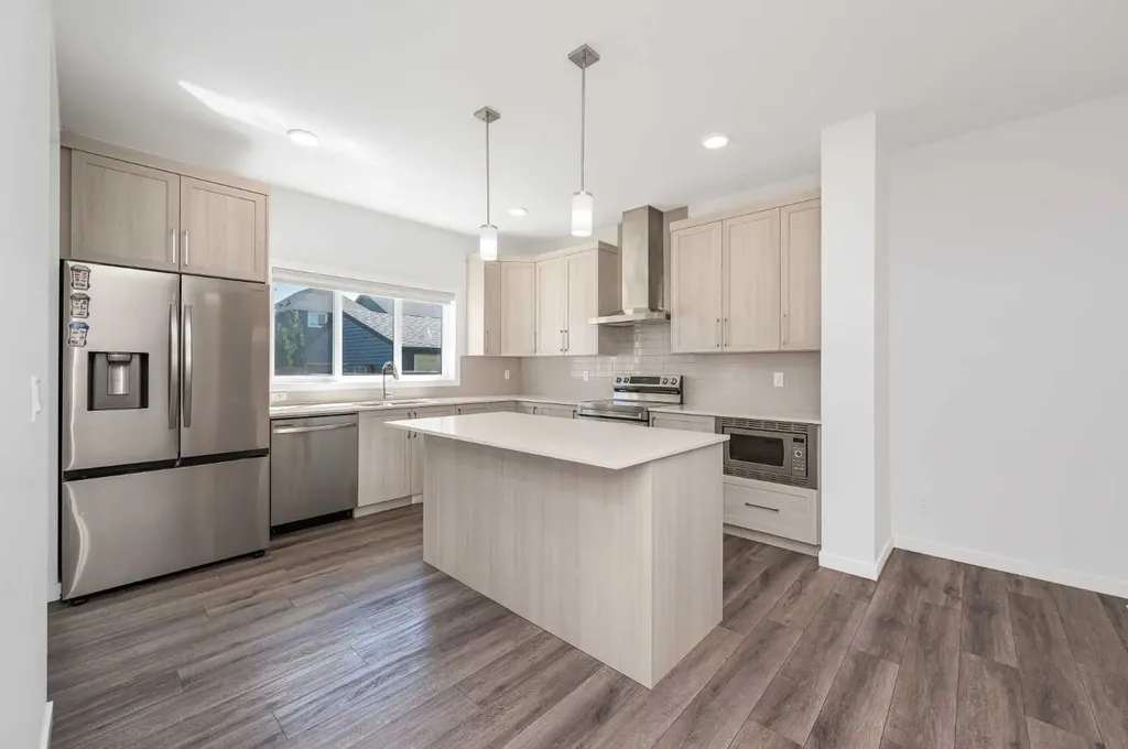399 Magnolia Drive SE Calgary AB T3M 3M4