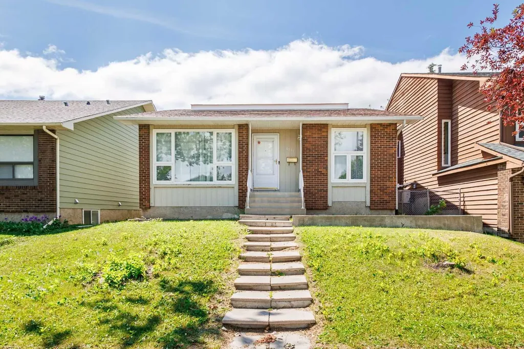 1111 Berkley Drive NW Calgary AB T3K1S6