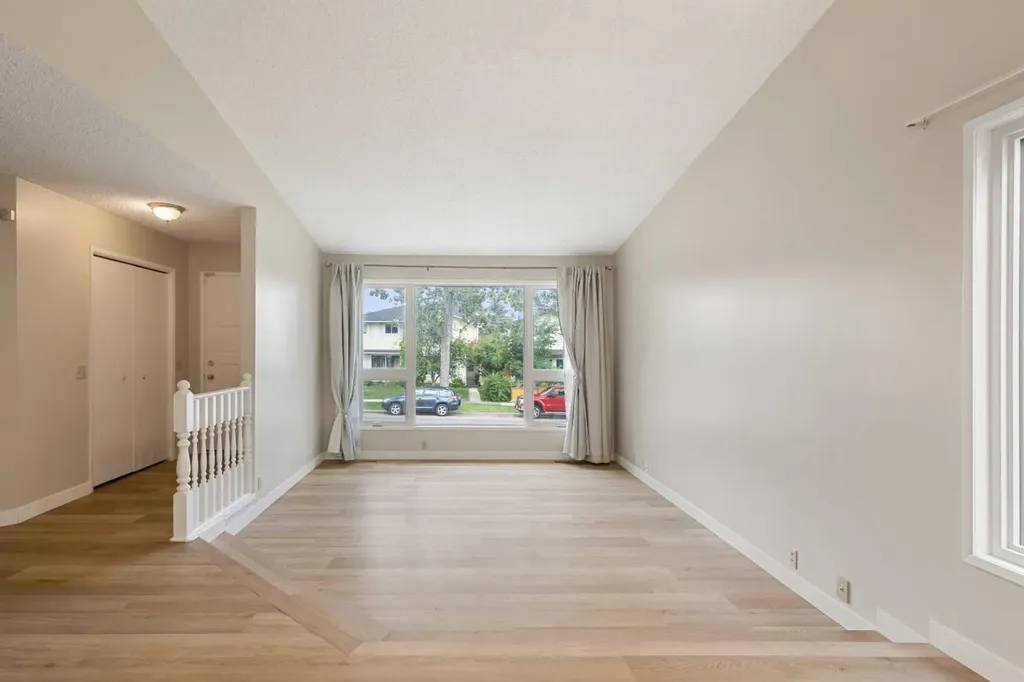 1111 Berkley Drive NW Calgary AB T3K1S6