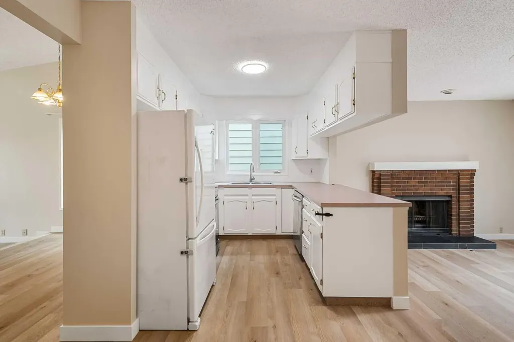 1111 Berkley Drive NW Calgary AB T3K1S6