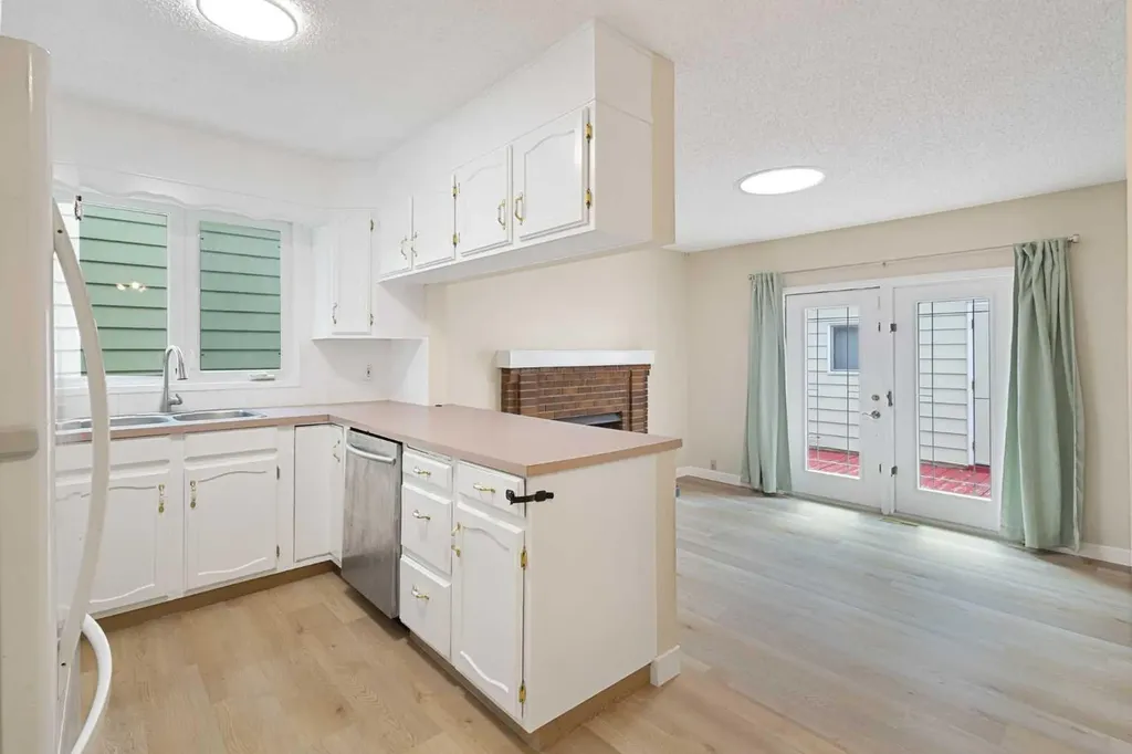 1111 Berkley Drive NW Calgary AB T3K1S6