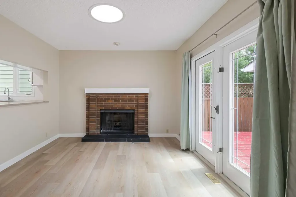 1111 Berkley Drive NW Calgary AB T3K1S6