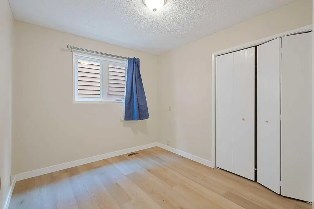1111 Berkley Drive NW Calgary AB T3K1S6