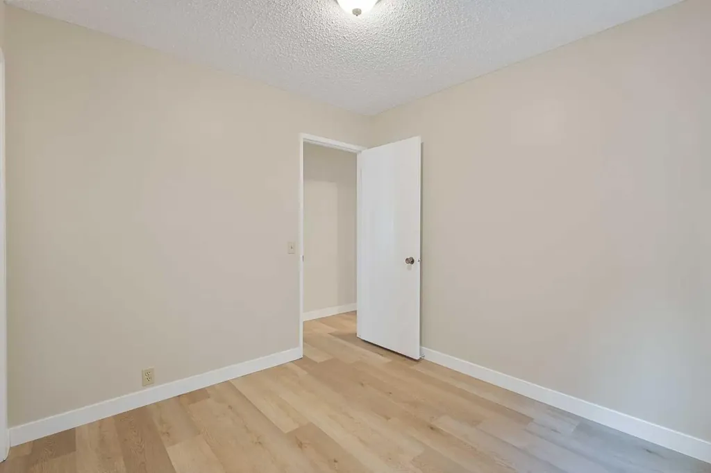 1111 Berkley Drive NW Calgary AB T3K1S6