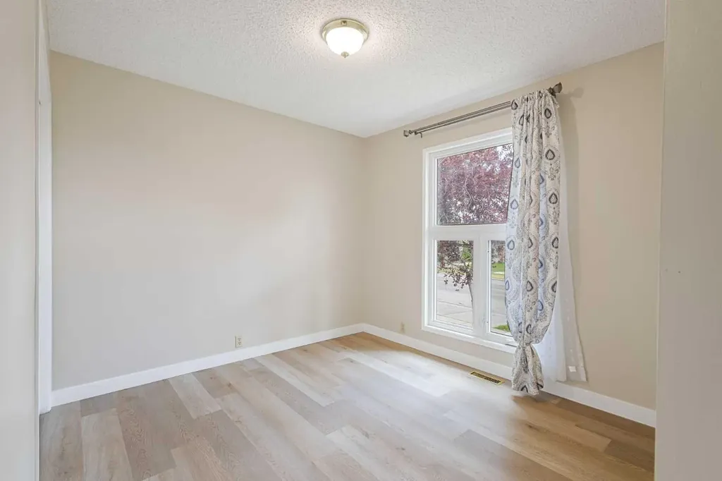 1111 Berkley Drive NW Calgary AB T3K1S6