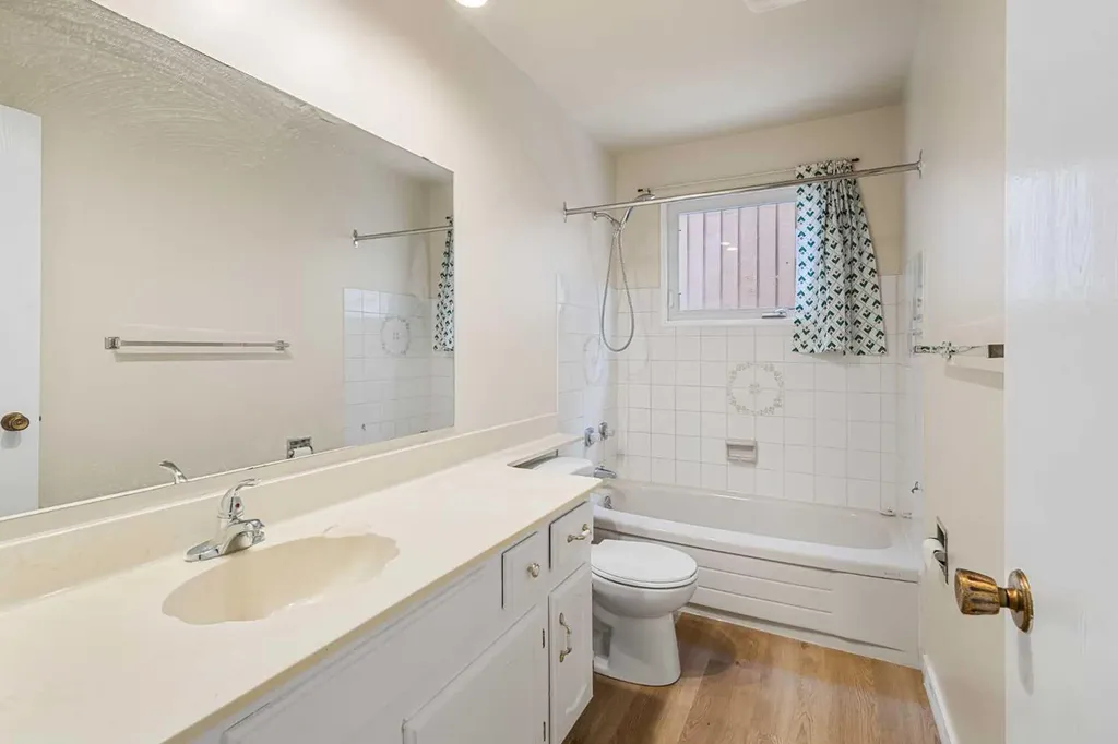1111 Berkley Drive NW Calgary AB T3K1S6