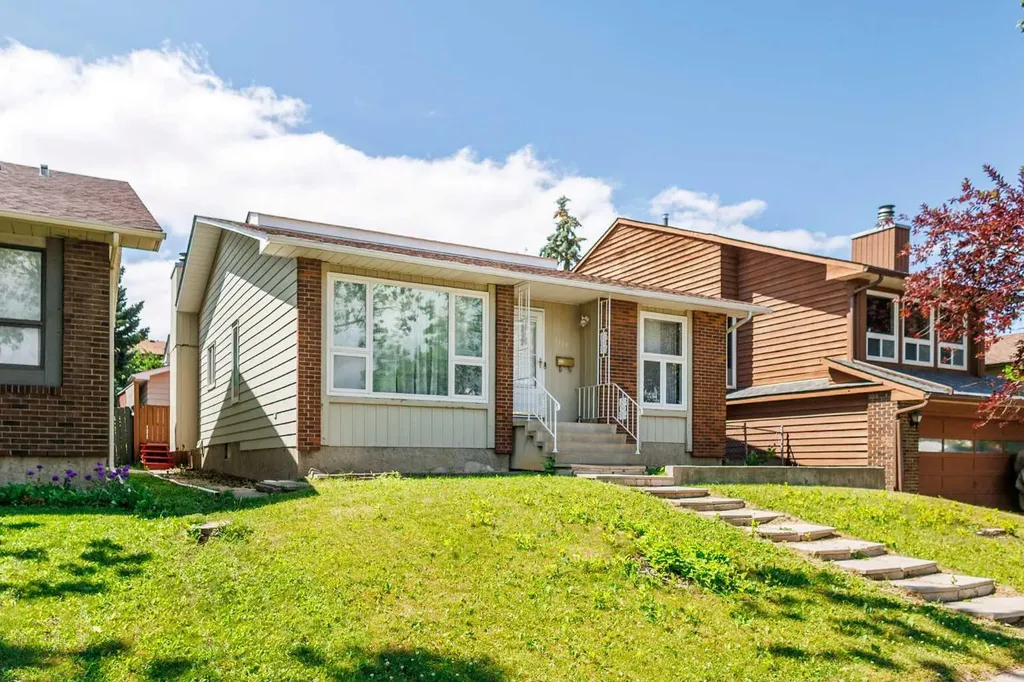 1111 Berkley Drive NW Calgary AB T3K1S6