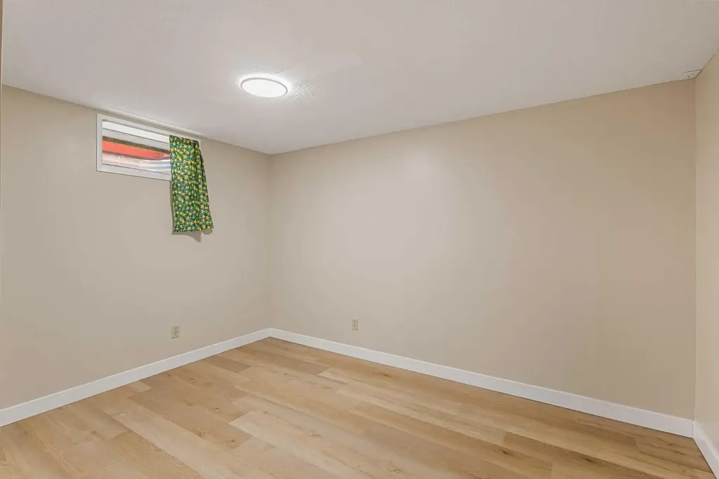 1111 Berkley Drive NW Calgary AB T3K1S6
