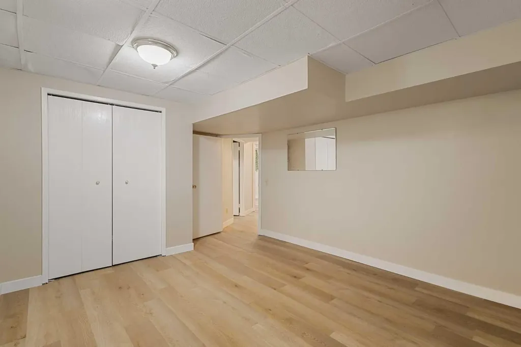 1111 Berkley Drive NW Calgary AB T3K1S6
