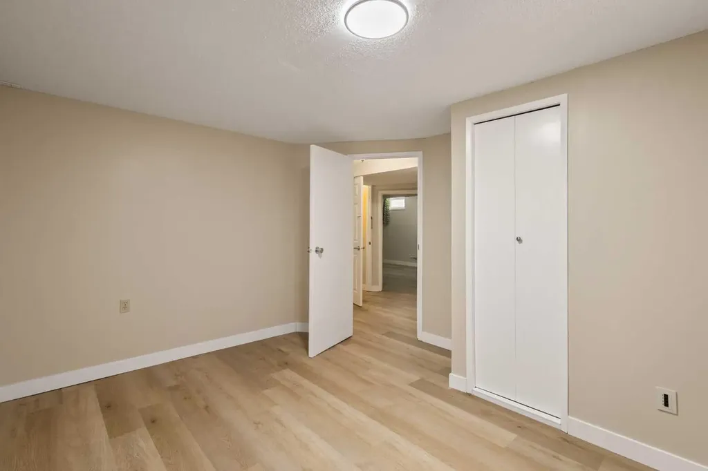 1111 Berkley Drive NW Calgary AB T3K1S6
