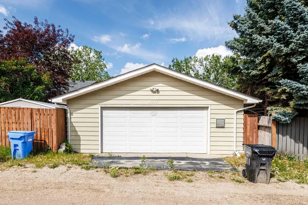 1111 Berkley Drive NW Calgary AB T3K1S6