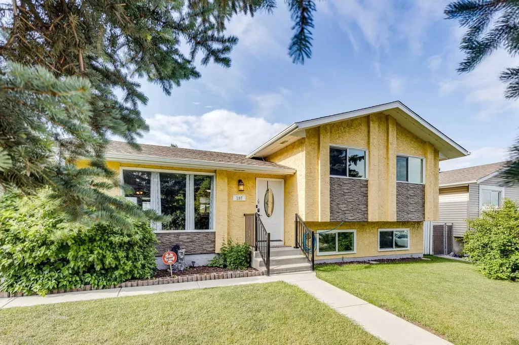 197 Acacia Drive SE Airdrie AB T4B1G6
