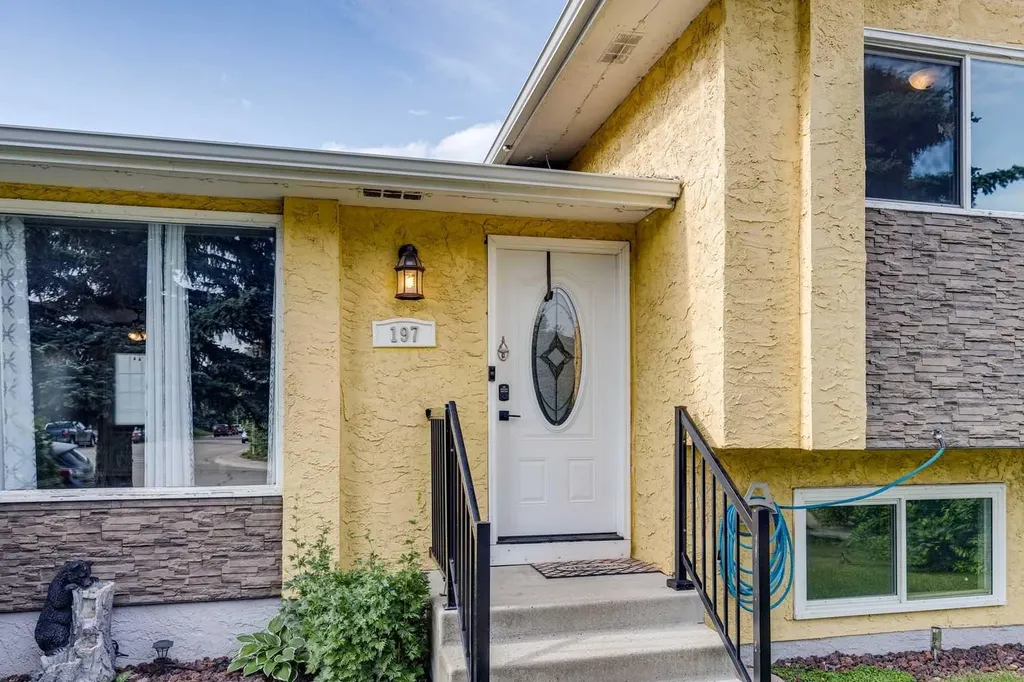 197 Acacia Drive SE Airdrie AB T4B1G6